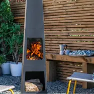 Eldstad med vedförvaring | 150 cm | Svart/Grå