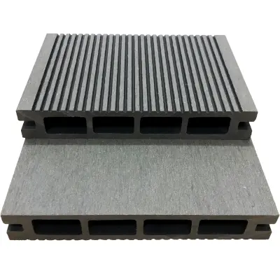 Komposittrall | 549 kr/m² | 2,8 m x 14,6 cm | Ljusgrå