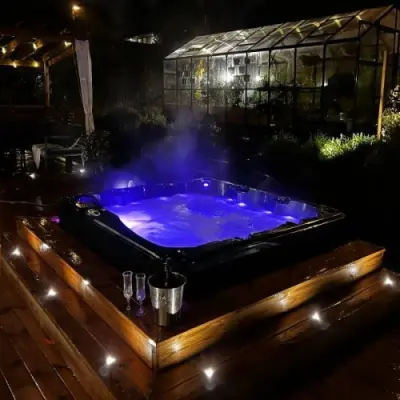 Spabad Poseidon Black Edition  56 personer | Lucite® akryl, Gecko® cirkulationspump&Balboa® styrsystem