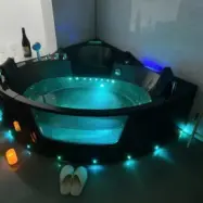 Massagebadkar- Eira Black | Blanksvart akryl | Med värmare