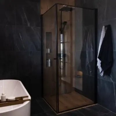 Duschhörna 100x100cm | Aluminium&säkerhetsglas | Svart ram