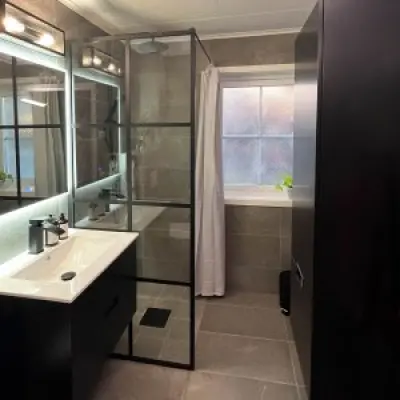 Duschvägg 80x210cm | 6mm säkerhetsglas | Svarta profiler