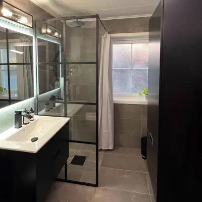 Duschvägg 80x210cm | 6mm säkerhetsglas | Svarta profiler