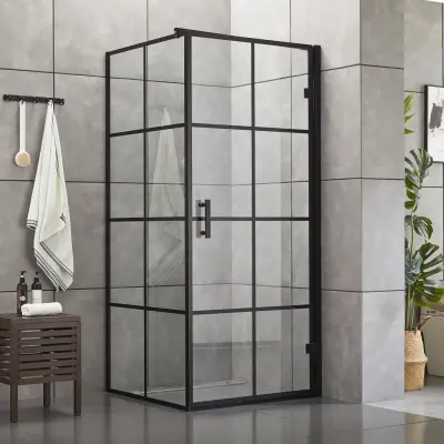 Duschväggar med svarta profiler och 6 mm säkerhetsglas