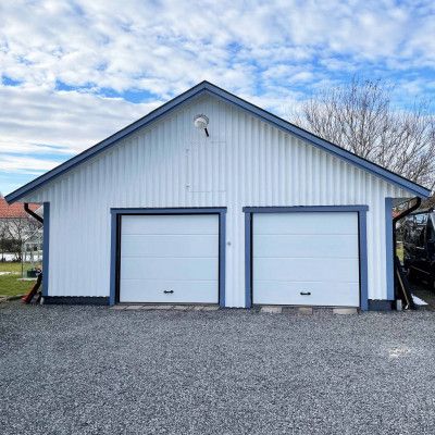 Garageport med motor | 2,4m bred | Vit