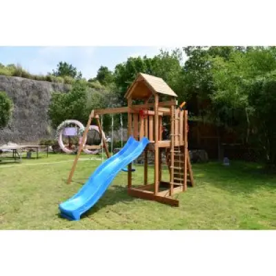 Lektorn med gungställning och rutschkana - Lekstugor