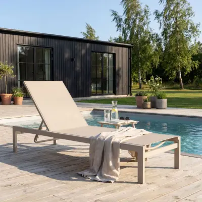 Solbädd i aluminium&textilene | Justerbar solsäng för pool | Copacabana Beige