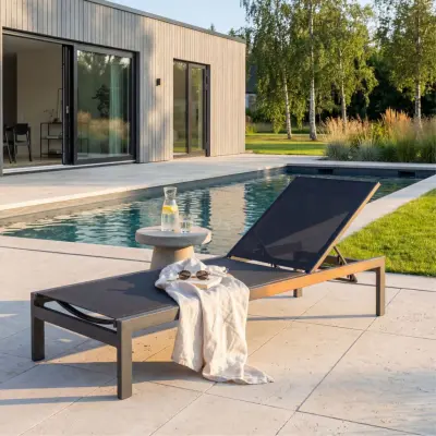 Solbädd i aluminium&textilene | Justerbar solsäng för pool | Copacabana Svart