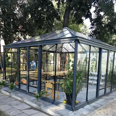 Tetra 21 kvm, lackerat, Fyrkantigt växthus, 21 kvm, Lackerad stålram, 2 fönster, Ventilation